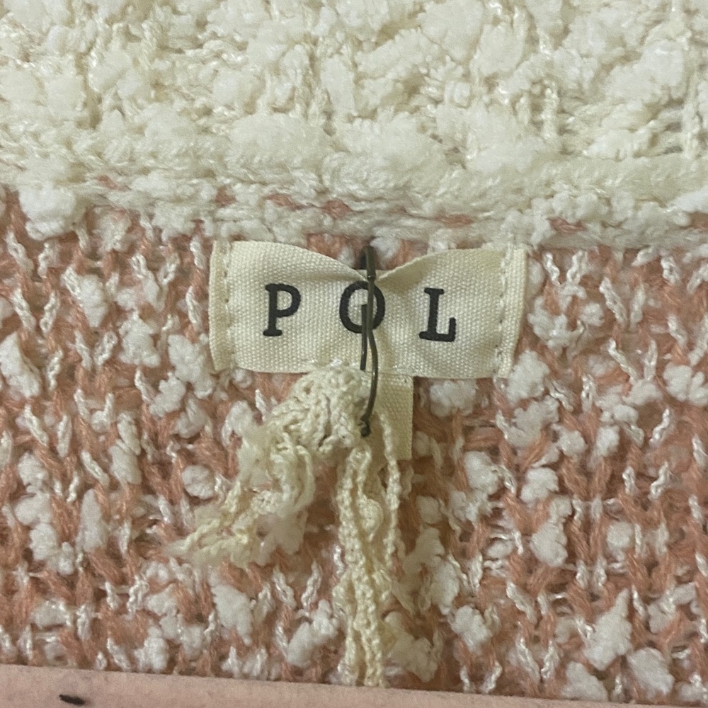 POL V-Neck Sweater - Cream and Peach Oversized will fit up to a large. - Picture 2 of 12